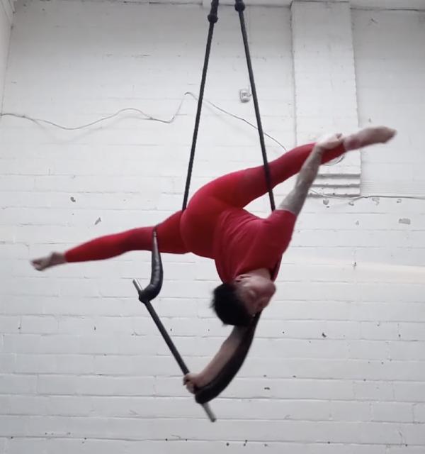 single-point trapeze practice log: zeppelin x faux single-arm handstand split
